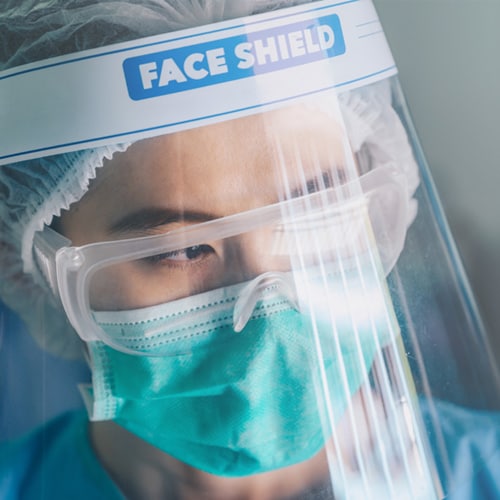 Odontologo con mascarilla